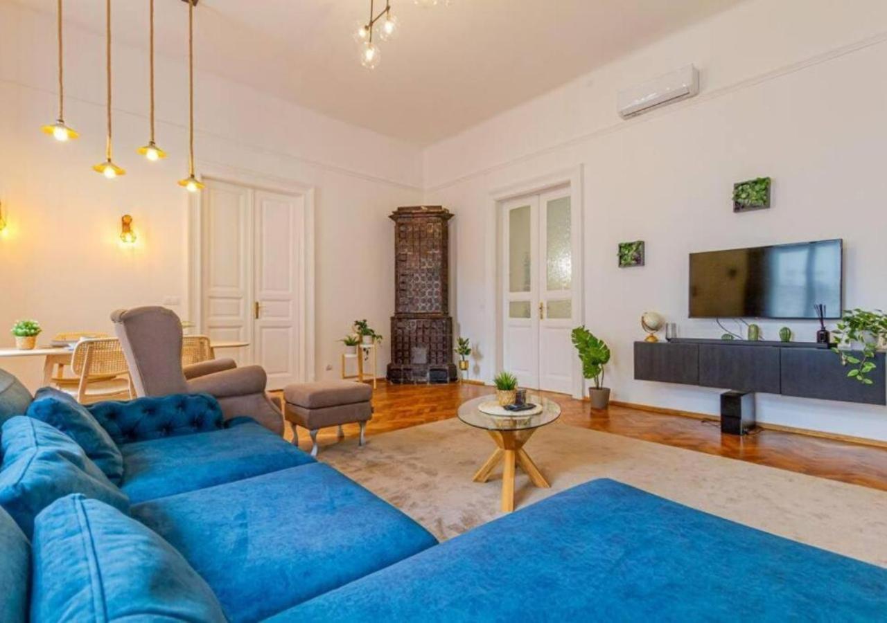Luxury Apartment By The Famous Vaci Street Budapest Exterior photo